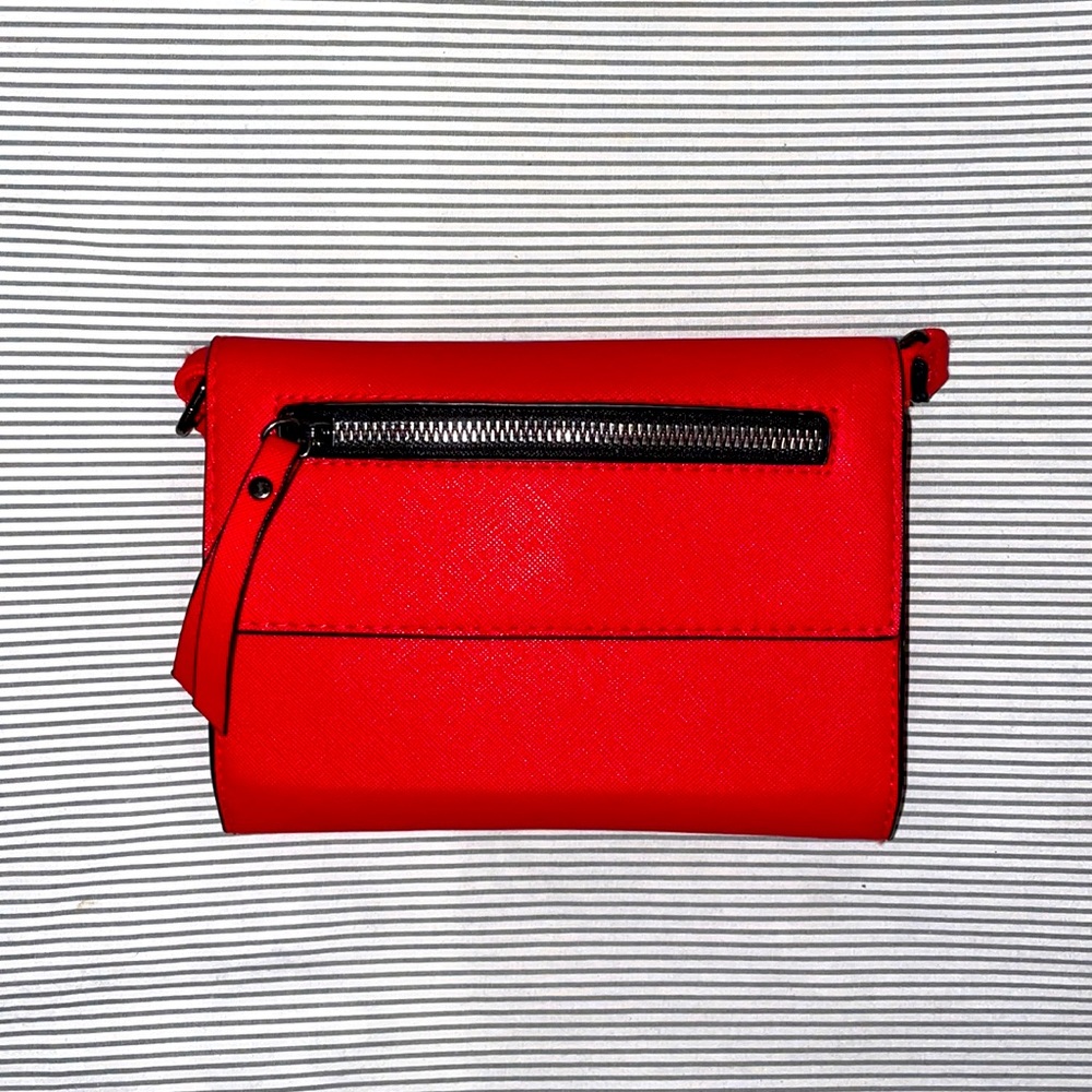 MINI CROSSBODY NWOT Red Square Clutch/Purse Perfect For City!